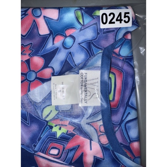 Fundamentally Cotton Women's V Neck Scrub Top Size Small Bright Floral Design - Picture 7 of 7